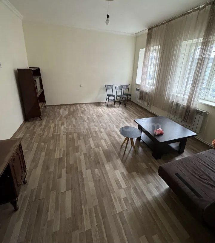 2 Սենյականոց Բնակարան Քարե Շենքում, 56քմ, 1/1 հարկ, Կապիտալ Վերանորոգված, Կահավորված