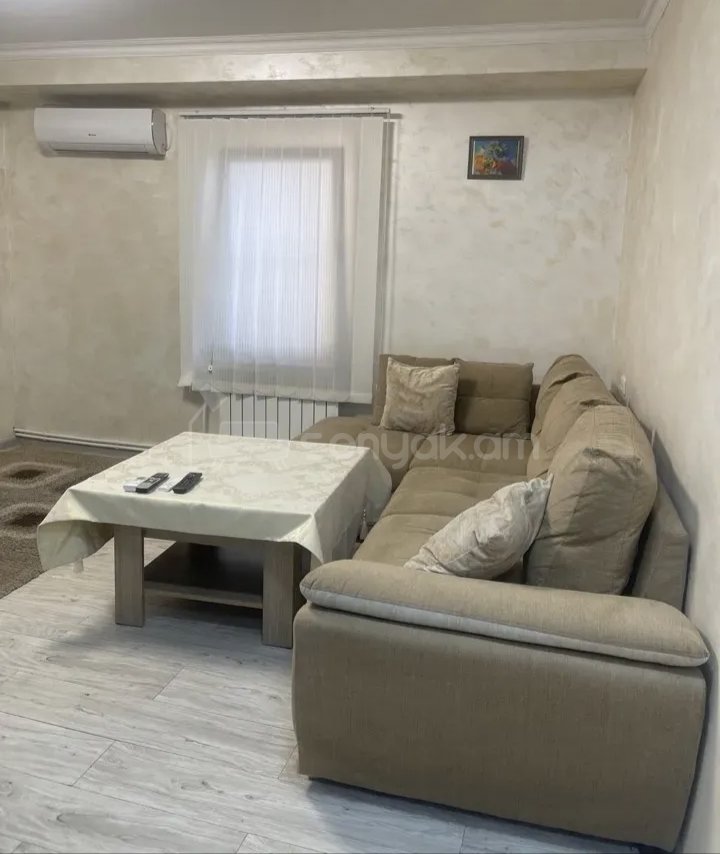 2 Սենյականոց Բնակարան Քարե Շենքում, 50քմ, 5/9 հարկ, Կապիտալ Վերանորոգված, Կահավորված