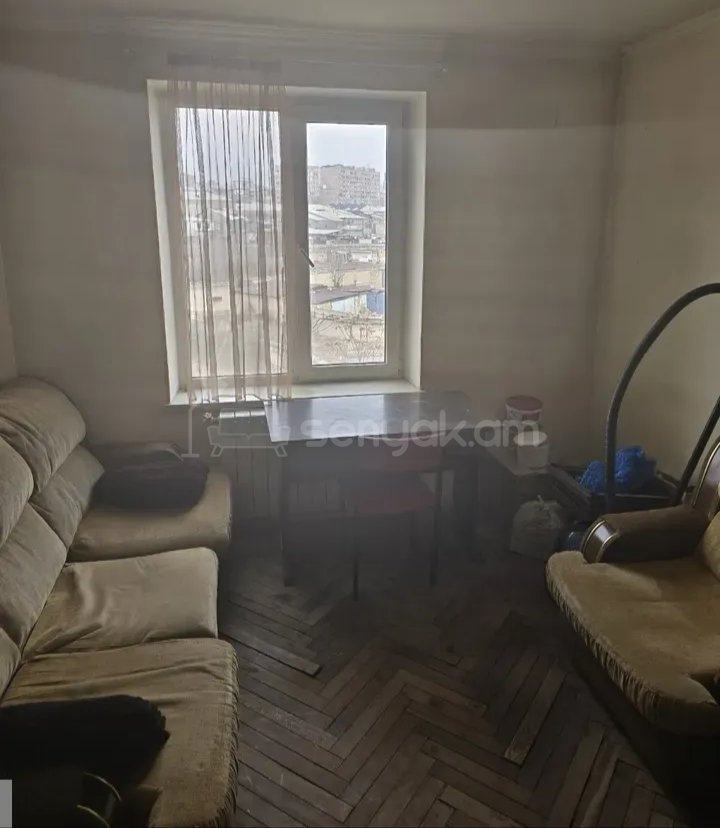 1 Սենյականոց Բնակարան Քարե Շենքում, 38քմ, 1/4 հարկ, Նորմալ Վիճակում, Կահավորված