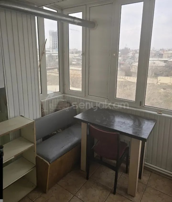 1 Սենյականոց Բնակարան Քարե Շենքում, 38քմ, 1/4 հարկ, Նորմալ Վիճակում, Կահավորված