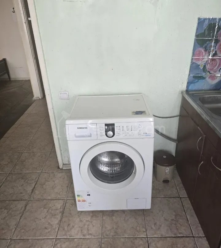 1 Սենյականոց Բնակարան Քարե Շենքում, 38քմ, 1/4 հարկ, Նորմալ Վիճակում, Կահավորված