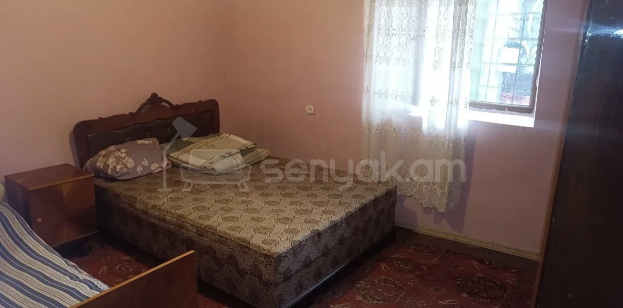 2 Սենյականոց Բնակարան Քարե Շենքում, 48քմ, 1/1 հարկ, Նորմալ Վիճակում, Կահավորված