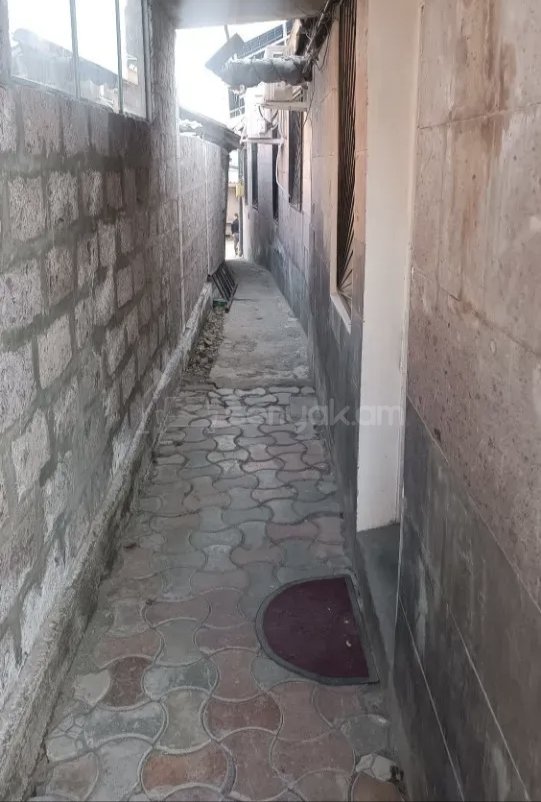 2 Սենյականոց Բնակարան Քարե Շենքում, 48քմ, 1/1 հարկ, Նորմալ Վիճակում, Կահավորված