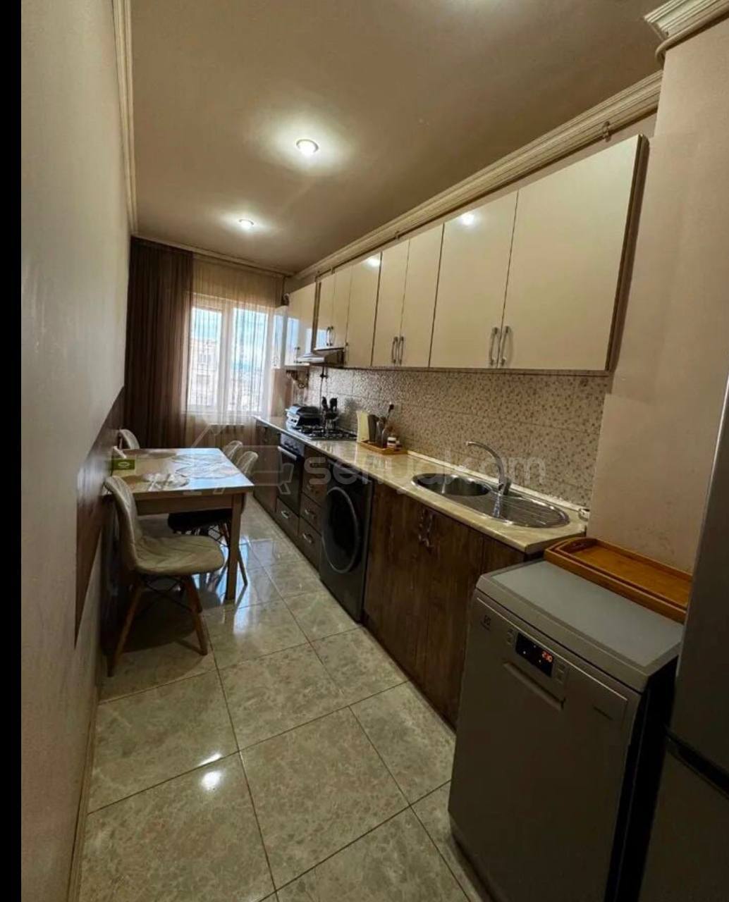 3 Սենյականոց Բնակարան, 74քմ, 5/9 հարկ, Նորմալ Վիճակում