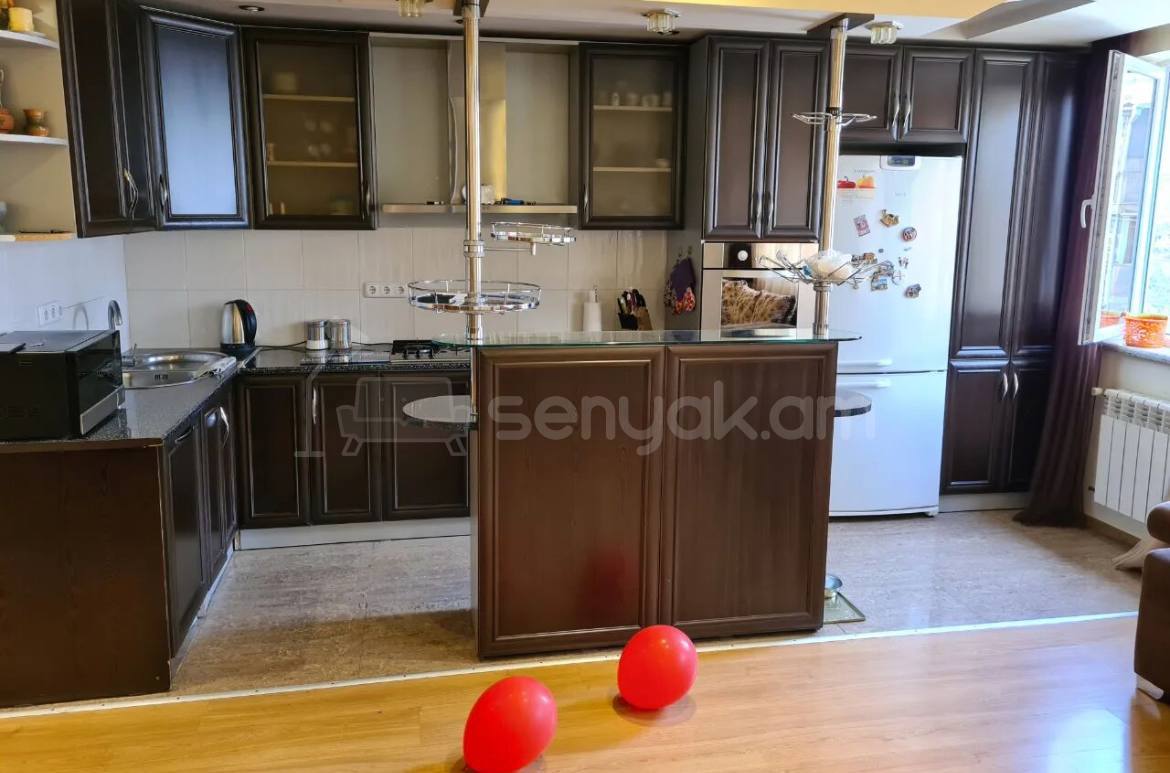 3 Սենյականոց Բնակարան Քարե Շենքում, 83քմ, 5/5 հարկ, Կապիտալ Վերանորոգված, Կահավորված, Արևկող