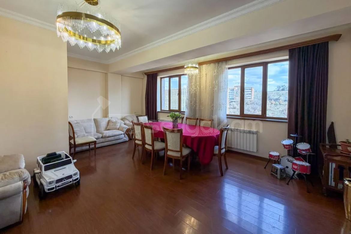 4 Սենյականոց Բնակարան Նորակառույցում, 140քմ, 8/14 հարկ, Դիզայներական Վերանորոգված