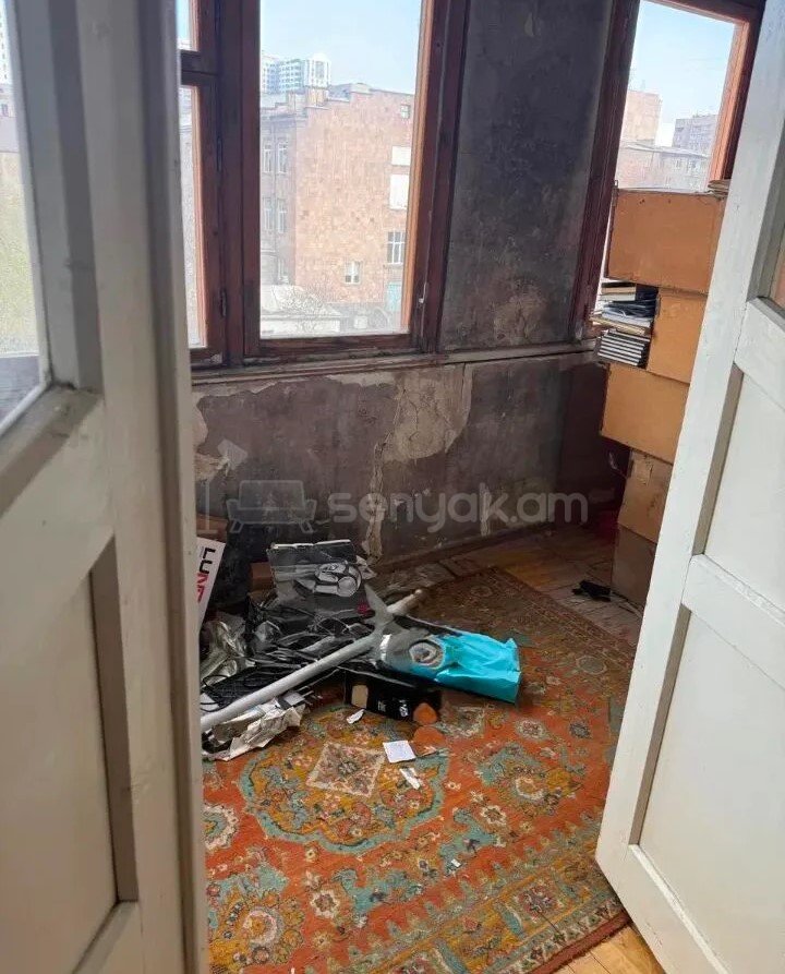 3 Սենյականոց Բնակարան Քարե Շենքում, 77քմ, 5/5 հարկ, Պետական Վիճակում