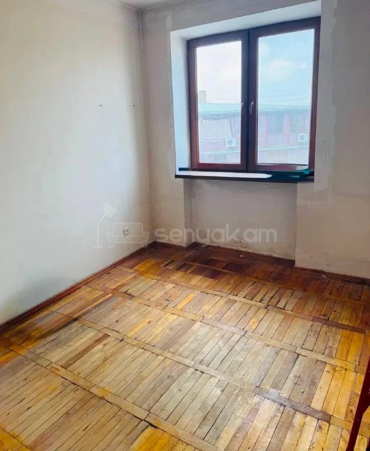 3 Սենյականոց Բնակարան Քարե Շենքում, 77քմ, 5/5 հարկ, Պետական Վիճակում