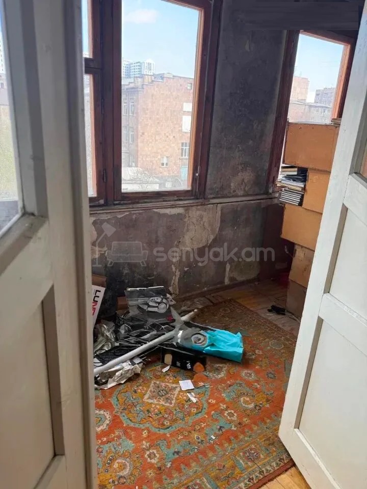 3 Սենյականոց Բնակարան Քարե Շենքում, 77քմ, 5/5 հարկ, Պետական Վիճակում