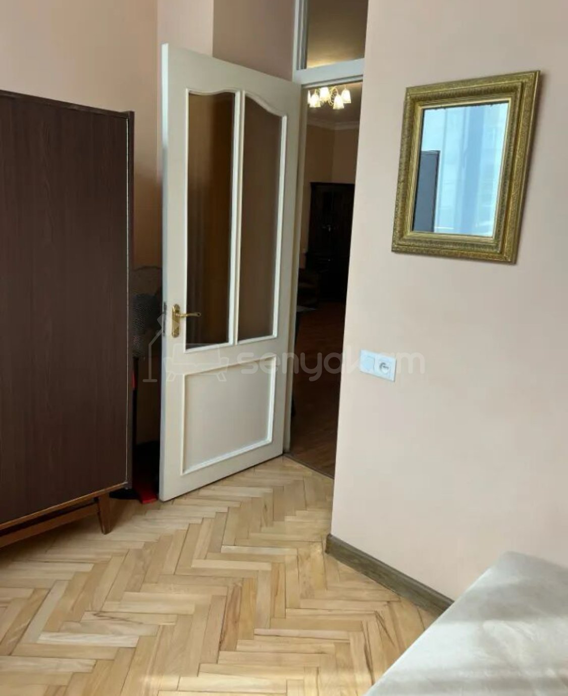 3 Սենյականոց Բնակարան Քարե Շենքում, 55քմ, 3/5 հարկ, Կապիտալ Վերանորոգված, Կահավորված