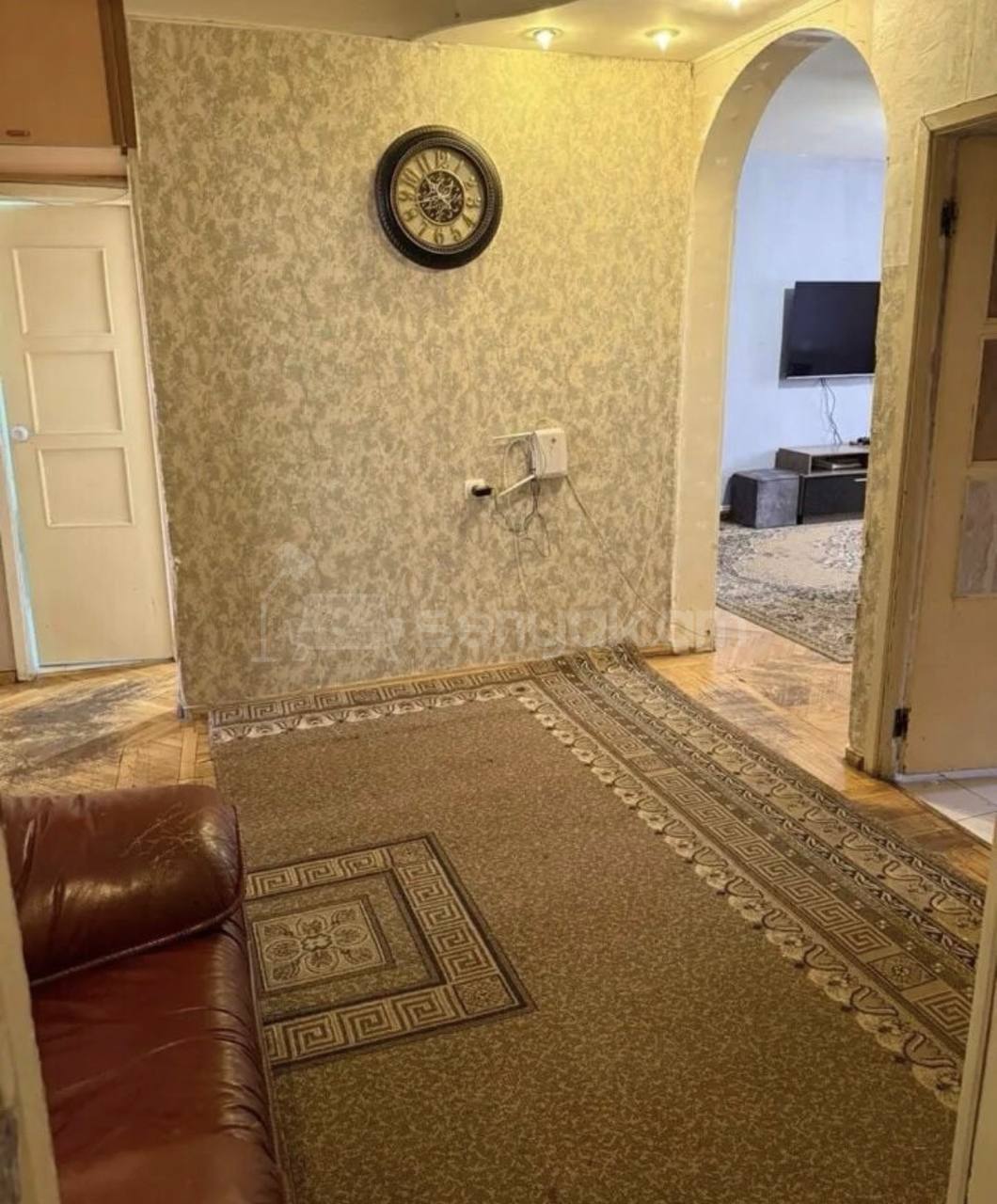 4 Սենյականոց Բնակարան Քարե Շենքում, 92քմ, 3/5 հարկ, Կապիտալ Վերանորոգված, Կահավորված