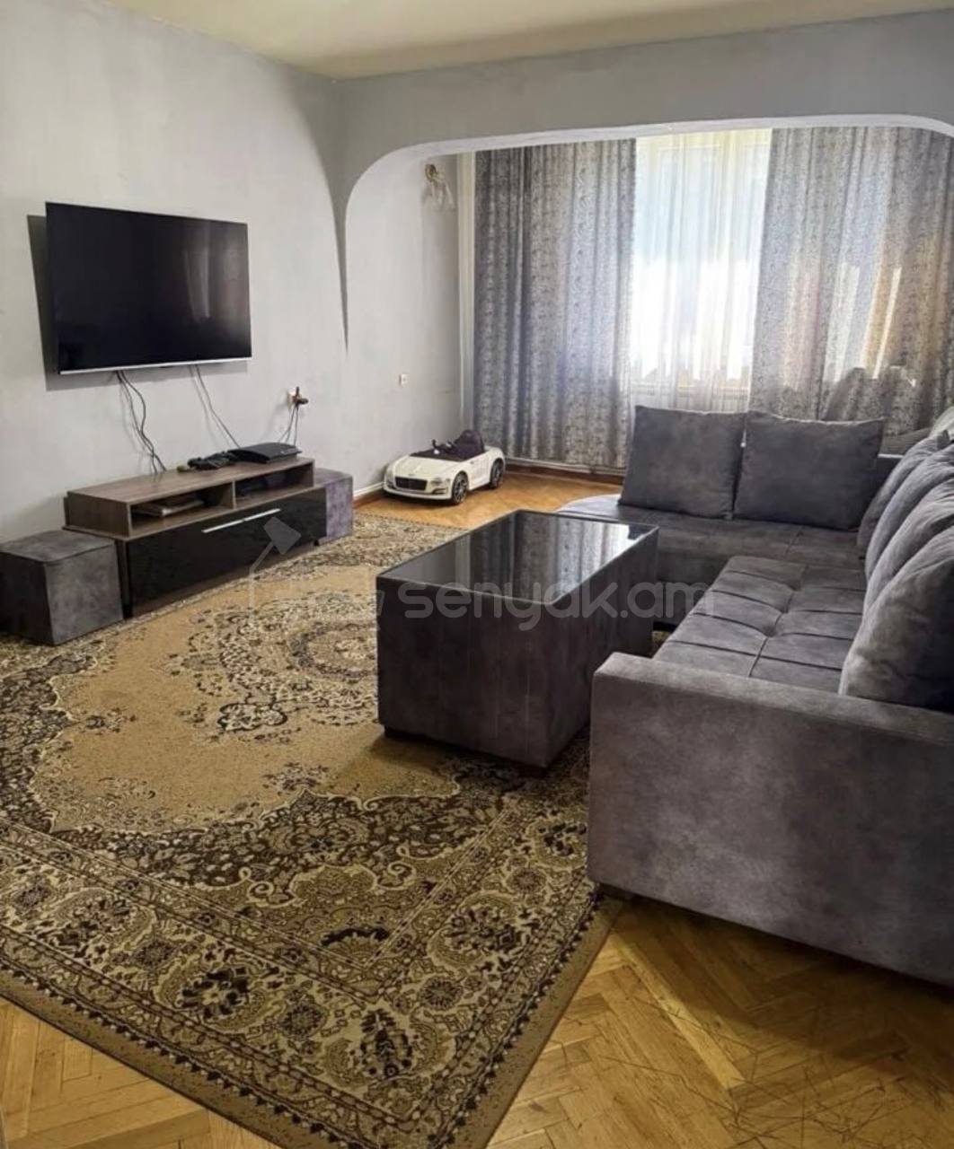 4 Սենյականոց Բնակարան Քարե Շենքում, 92քմ, 3/5 հարկ, Կապիտալ Վերանորոգված, Կահավորված