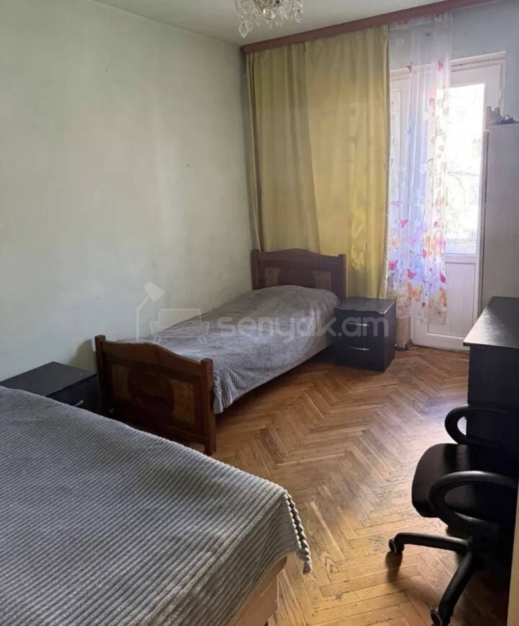 4 Սենյականոց Բնակարան Քարե Շենքում, 92քմ, 3/5 հարկ, Կապիտալ Վերանորոգված, Կահավորված