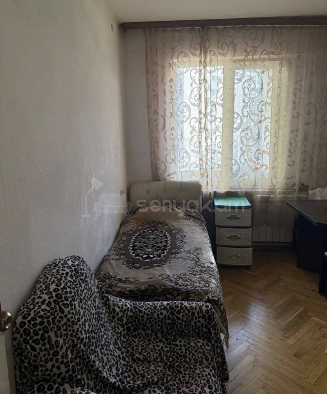 4 Սենյականոց Բնակարան Քարե Շենքում, 92քմ, 3/5 հարկ, Կապիտալ Վերանորոգված, Կահավորված