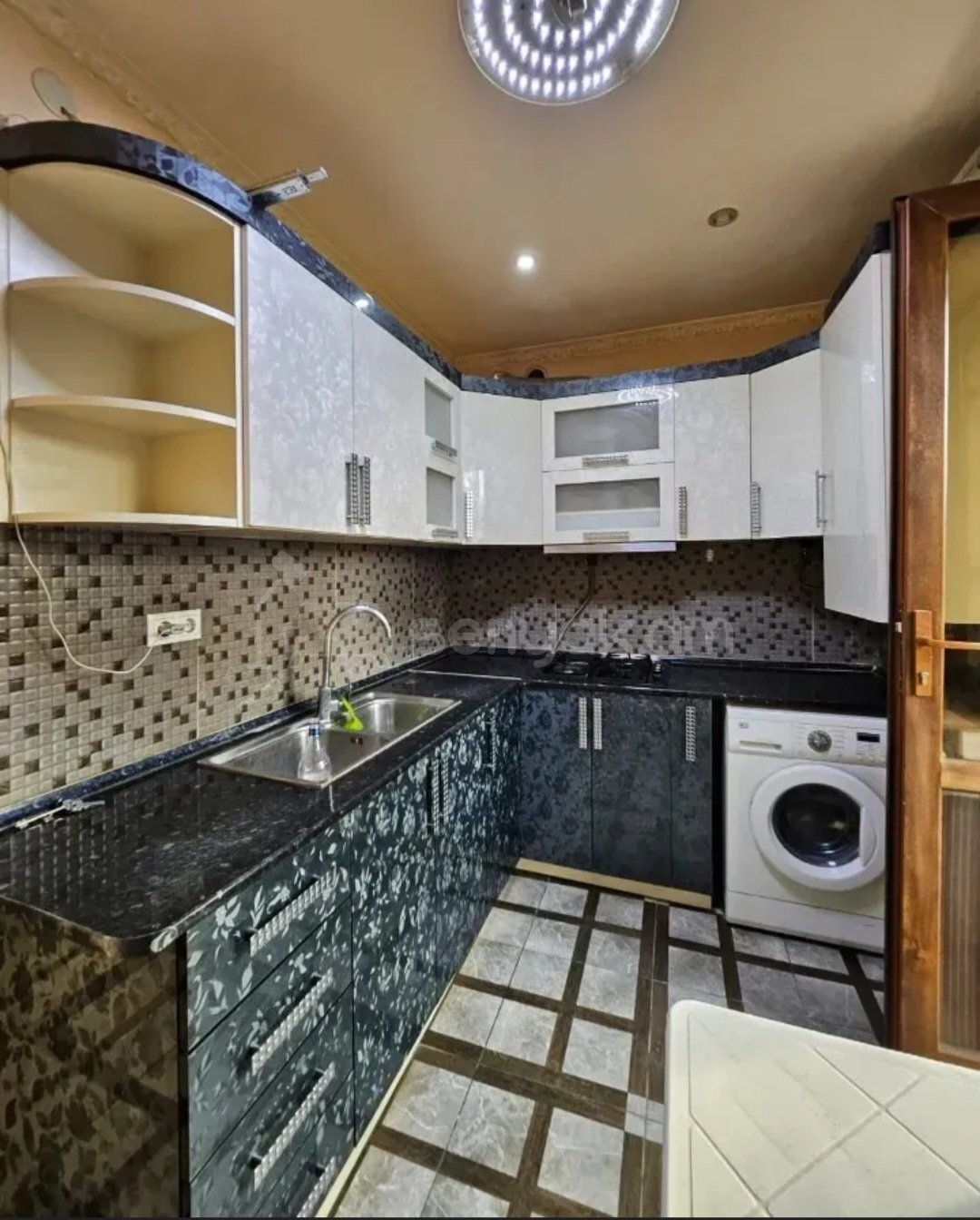 3 Սենյականոց Բնակարան Քարե Շենքում, 63քմ, 2/5 հարկ, Կապիտալ Վերանորոգված, Կահավորված, Արևկող