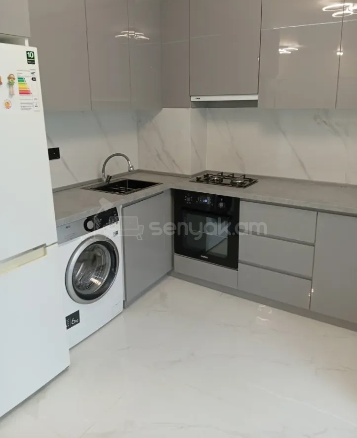 3 Սենյականոց Բնակարան Քարե Շենքում, 77քմ, 4/5 հարկ, Կապիտալ Վերանորոգված