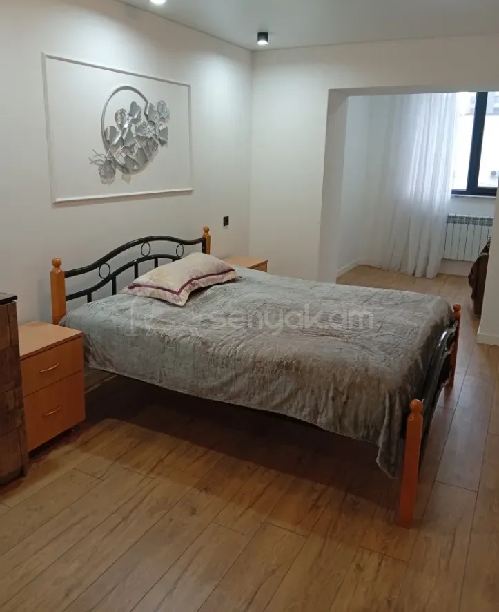 3 Սենյականոց Բնակարան Քարե Շենքում, 77քմ, 4/5 հարկ, Կապիտալ Վերանորոգված