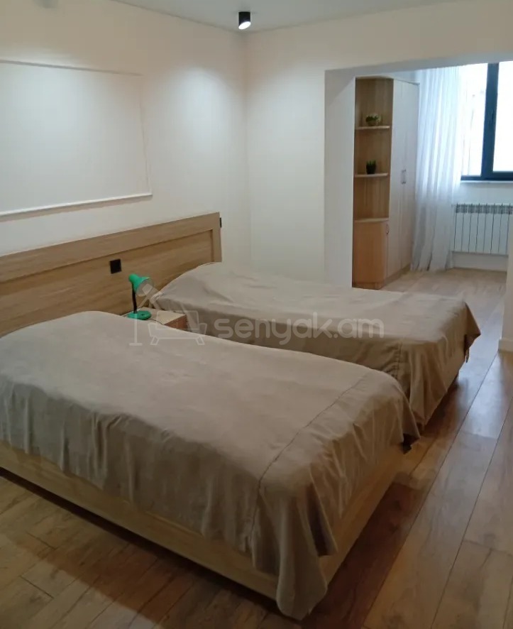 3 Սենյականոց Բնակարան Քարե Շենքում, 77քմ, 4/5 հարկ, Կապիտալ Վերանորոգված