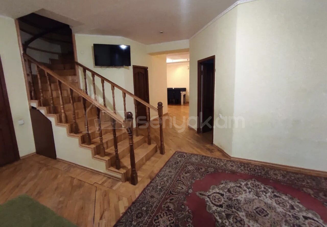 5 Սենյականոց Սեփական Տուն, 248քմ, Նորմալ Վիճակում, Կահավորված