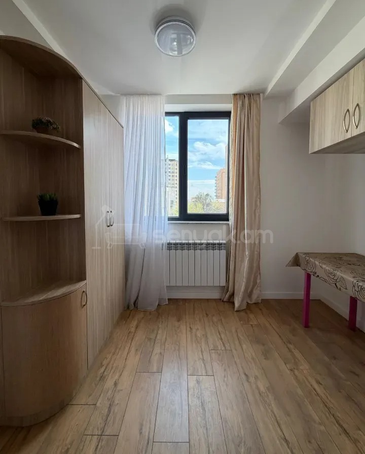 3 Սենյականոց Բնակարան Քարե Շենքում, 77քմ, 4/5 հարկ, Կապիտալ Վերանորոգված