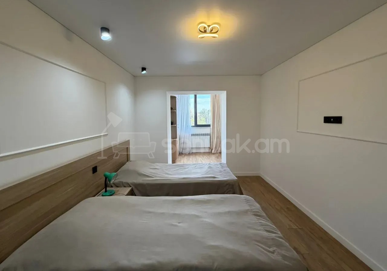 3 Սենյականոց Բնակարան Քարե Շենքում, 77քմ, 4/5 հարկ, Կապիտալ Վերանորոգված