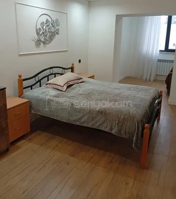 3 Սենյականոց Բնակարան Քարե Շենքում, 77քմ, 4/5 հարկ, Կապիտալ Վերանորոգված