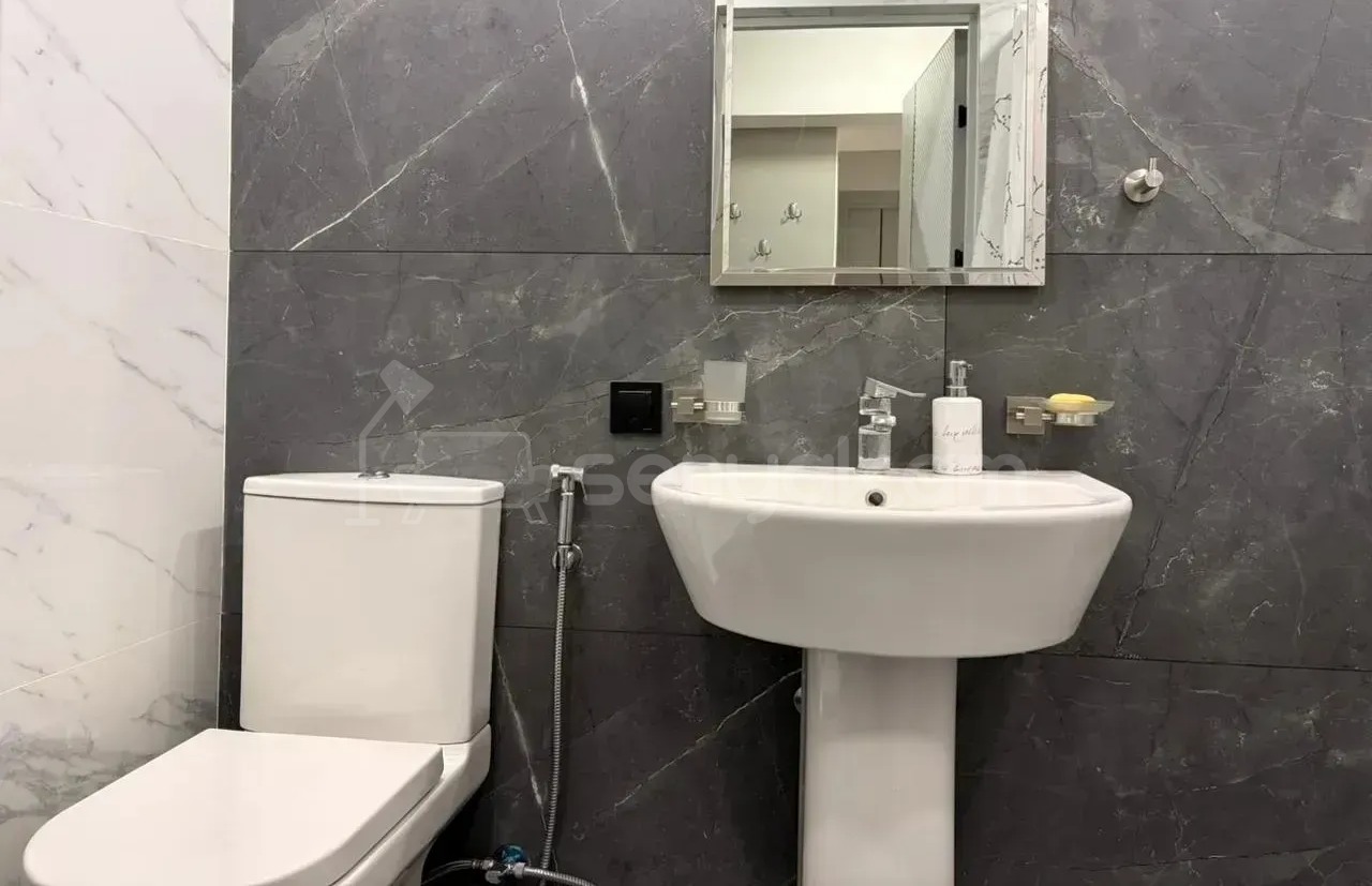 3 Սենյականոց Բնակարան Քարե Շենքում, 77քմ, 4/5 հարկ, Կապիտալ Վերանորոգված