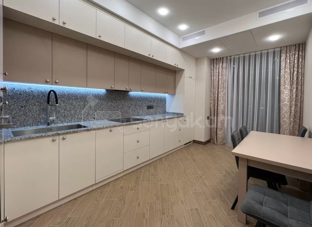 3 Սենյականոց Բնակարան Նորակառույցում, 92քմ, 4/20 հարկ, Դիզայներական Վերանորոգված, Կահավորված