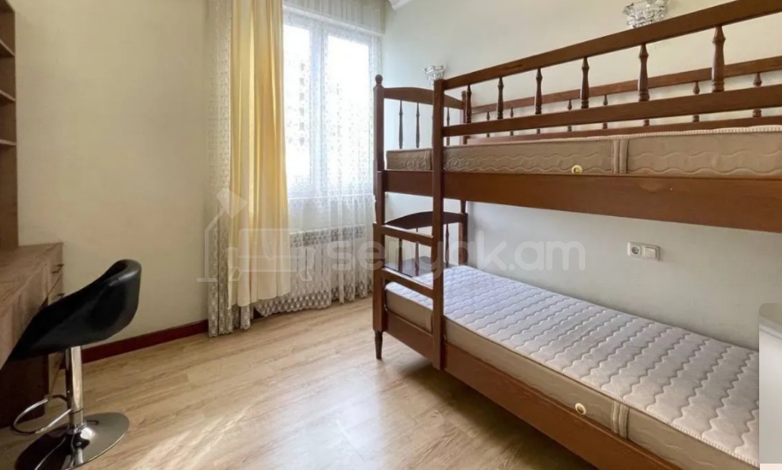 4 Սենյականոց Բնակարան Նորակառույցում, 130քմ, 5/10 հարկ, Դիզայներական Վերանորոգված, Կահավորված