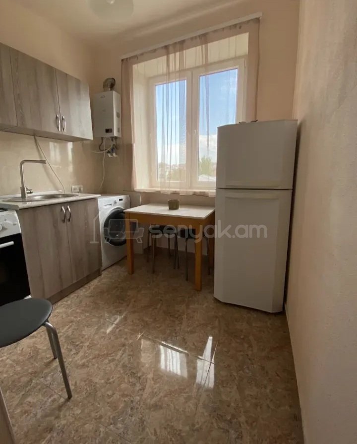 1 Սենյականոց Բնակարան Քարե Շենքում, 31քմ, 3/4 հարկ, Դիզայներական Վերանորոգված, Կահավորված