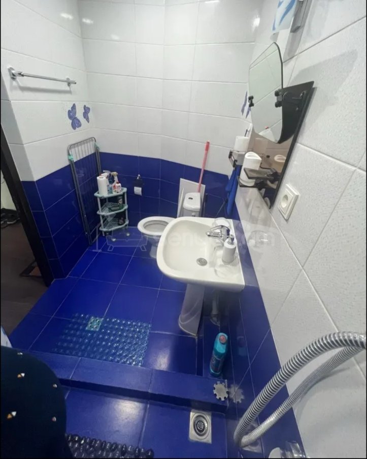 2 Սենյականոց Բնակարան Քարե Շենքում, 3քմ, 2/5 հարկ, Նորմալ Վիճակում, Կահավորված