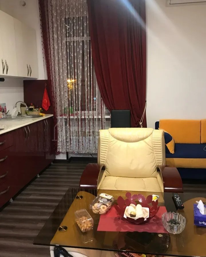 2 Սենյականոց Բնակարան Քարե Շենքում, 3քմ, 2/5 հարկ, Նորմալ Վիճակում, Կահավորված