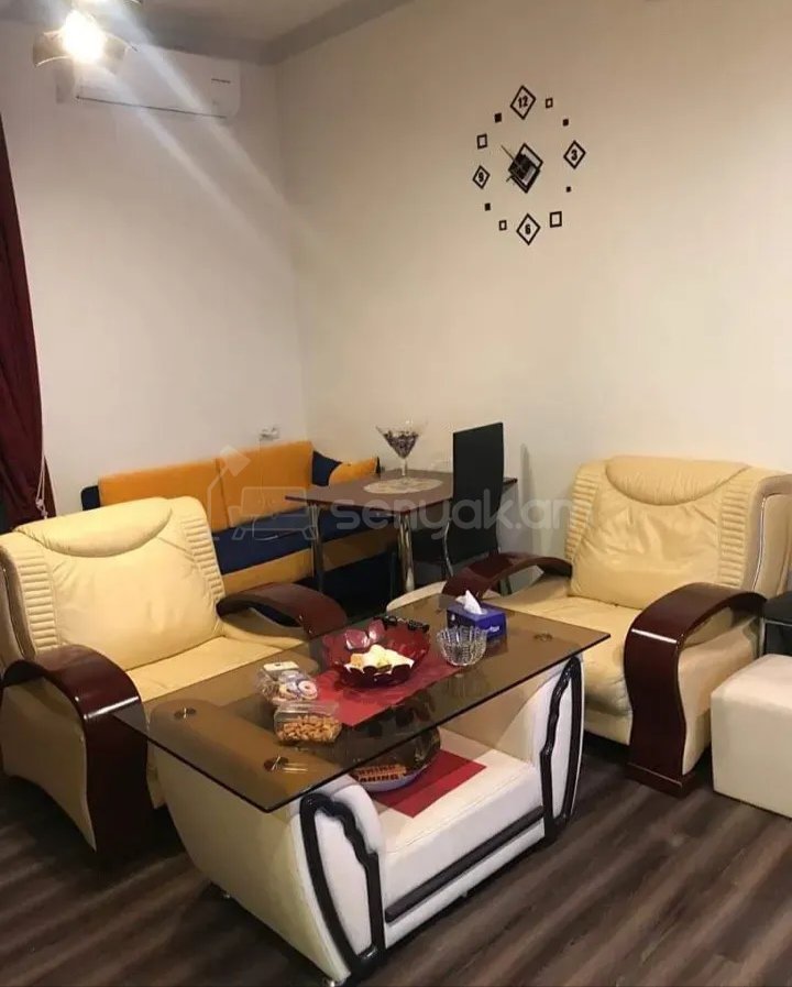 2 Սենյականոց Բնակարան Քարե Շենքում, 3քմ, 2/5 հարկ, Նորմալ Վիճակում, Կահավորված