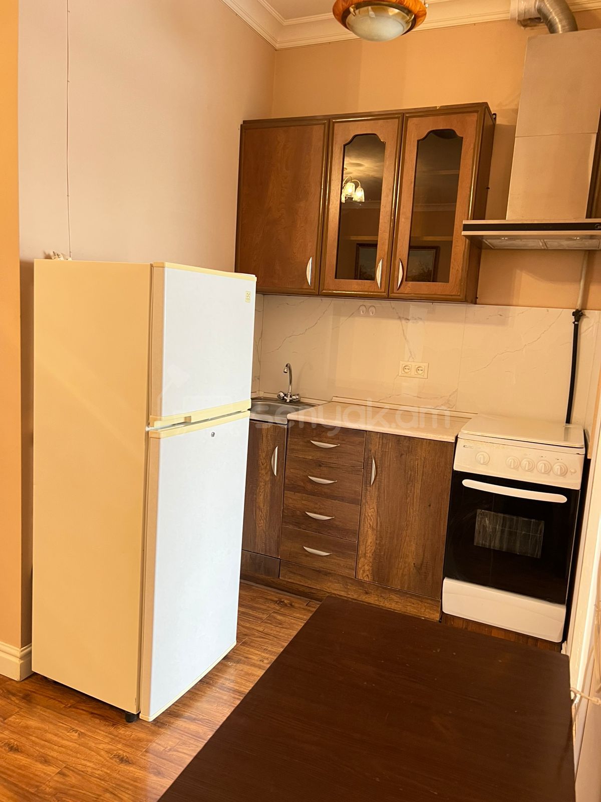 3 Սենյականոց Բնակարան Քարե Շենքում, 60քմ, 2/5 հարկ, Նորմալ Վիճակում, Կահավորված