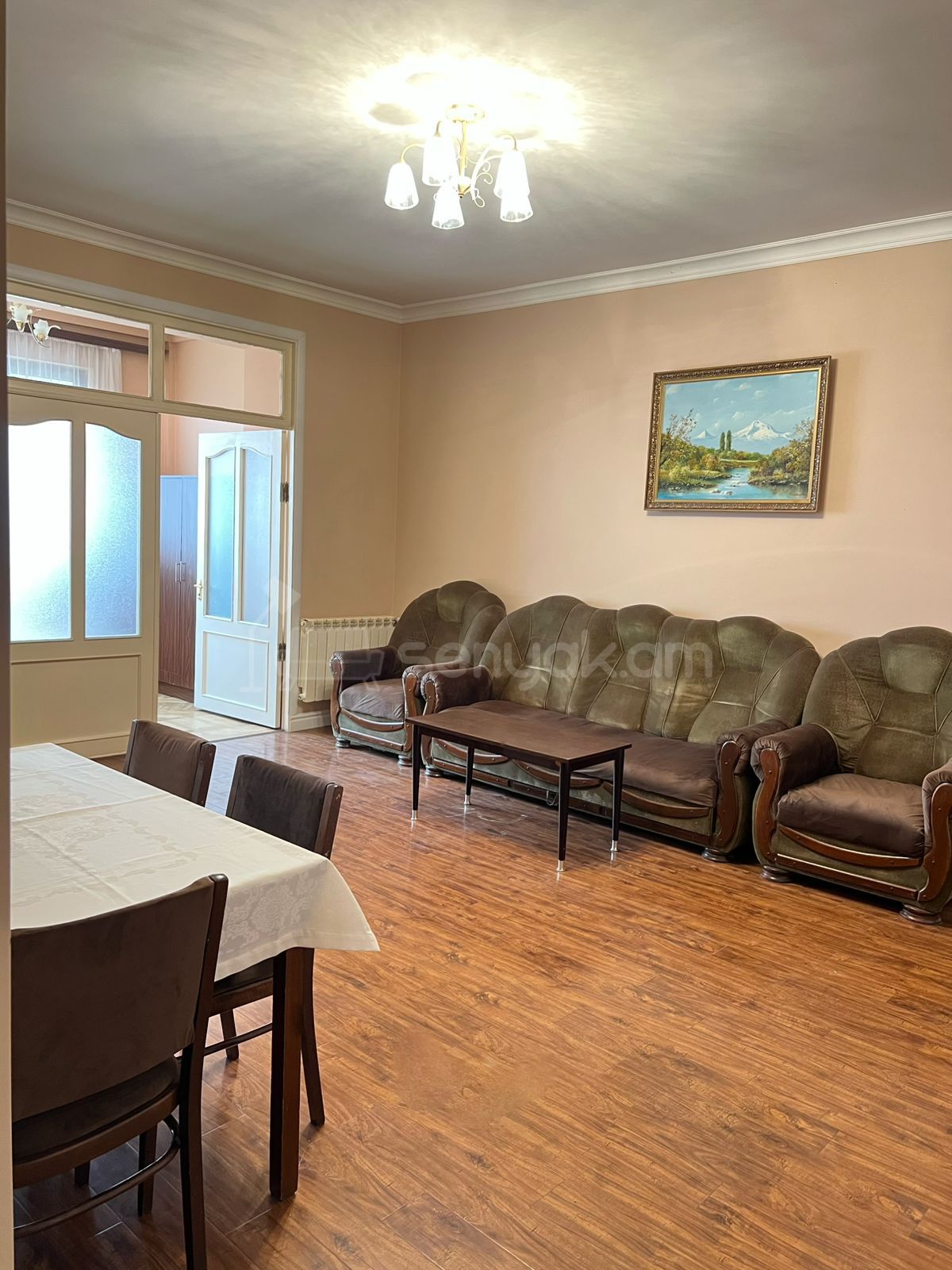 3 Սենյականոց Բնակարան Քարե Շենքում, 60քմ, 2/5 հարկ, Նորմալ Վիճակում, Կահավորված