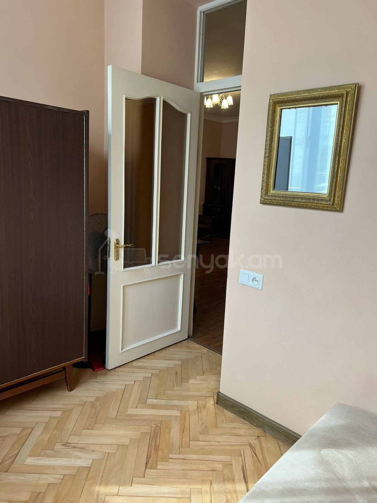 3 Սենյականոց Բնակարան Քարե Շենքում, 60քմ, 2/5 հարկ, Նորմալ Վիճակում, Կահավորված