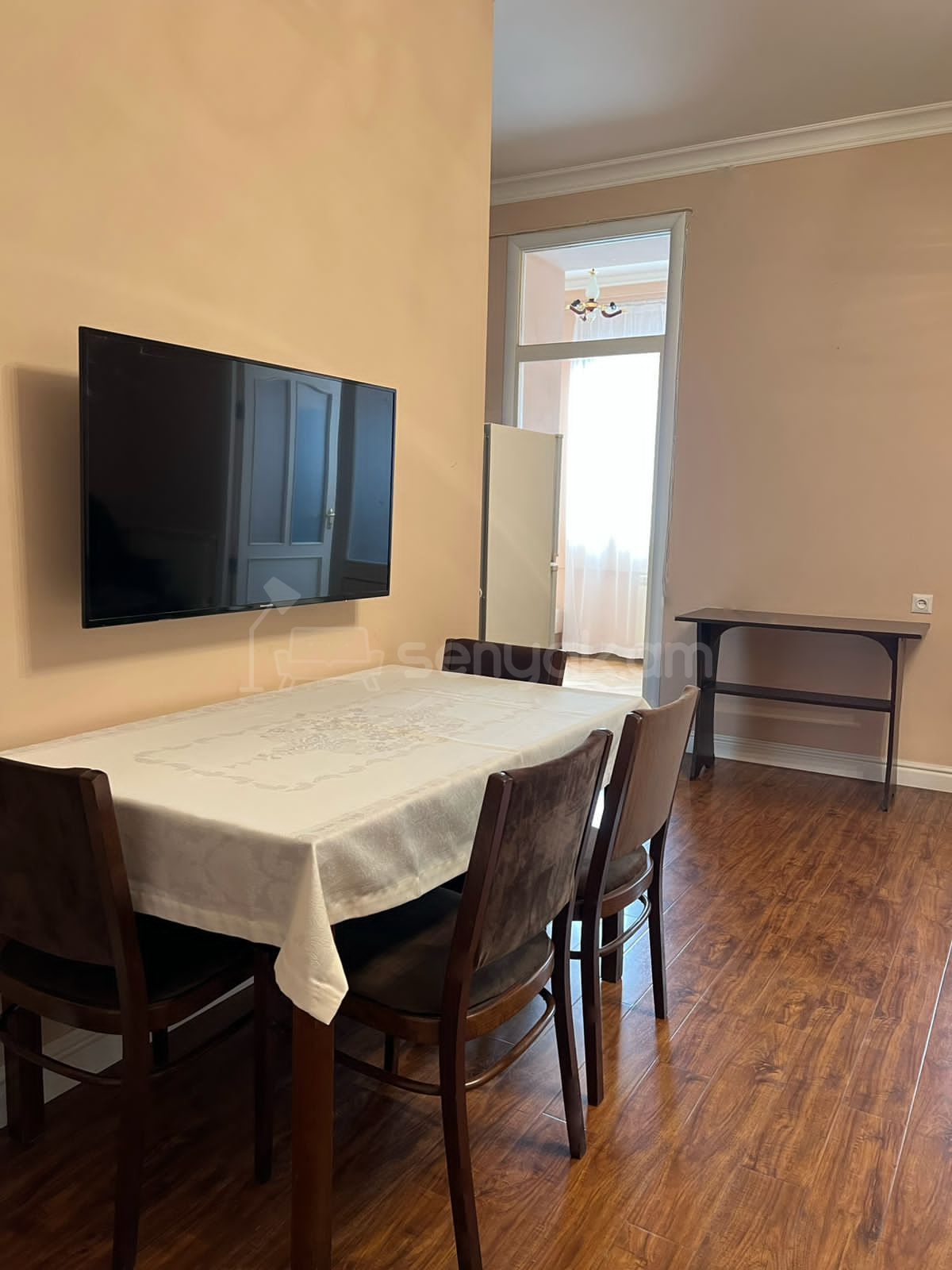 3 Սենյականոց Բնակարան Քարե Շենքում, 60քմ, 2/5 հարկ, Նորմալ Վիճակում, Կահավորված