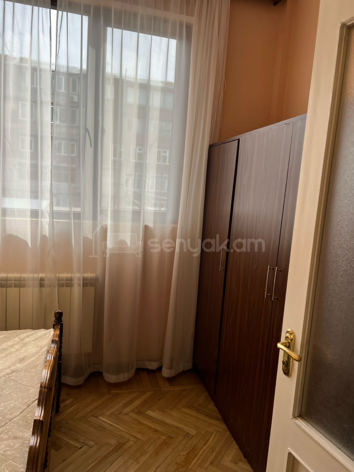 3 Սենյականոց Բնակարան Քարե Շենքում, 60քմ, 2/5 հարկ, Նորմալ Վիճակում, Կահավորված