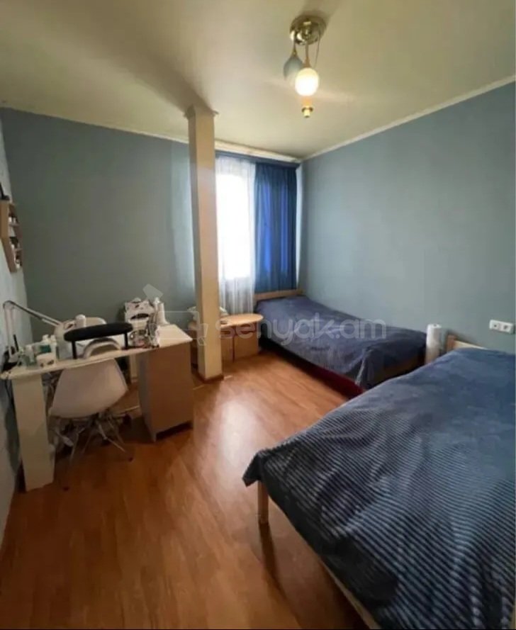 3 Սենյականոց Բնակարան Քարե Շենքում, 90քմ, 2/5 հարկ, Կապիտալ Վերանորոգված, Կահավորված