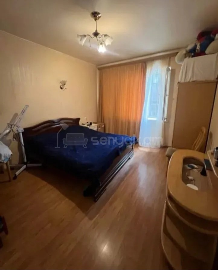 3 Սենյականոց Բնակարան Քարե Շենքում, 90քմ, 2/5 հարկ, Կապիտալ Վերանորոգված, Կահավորված