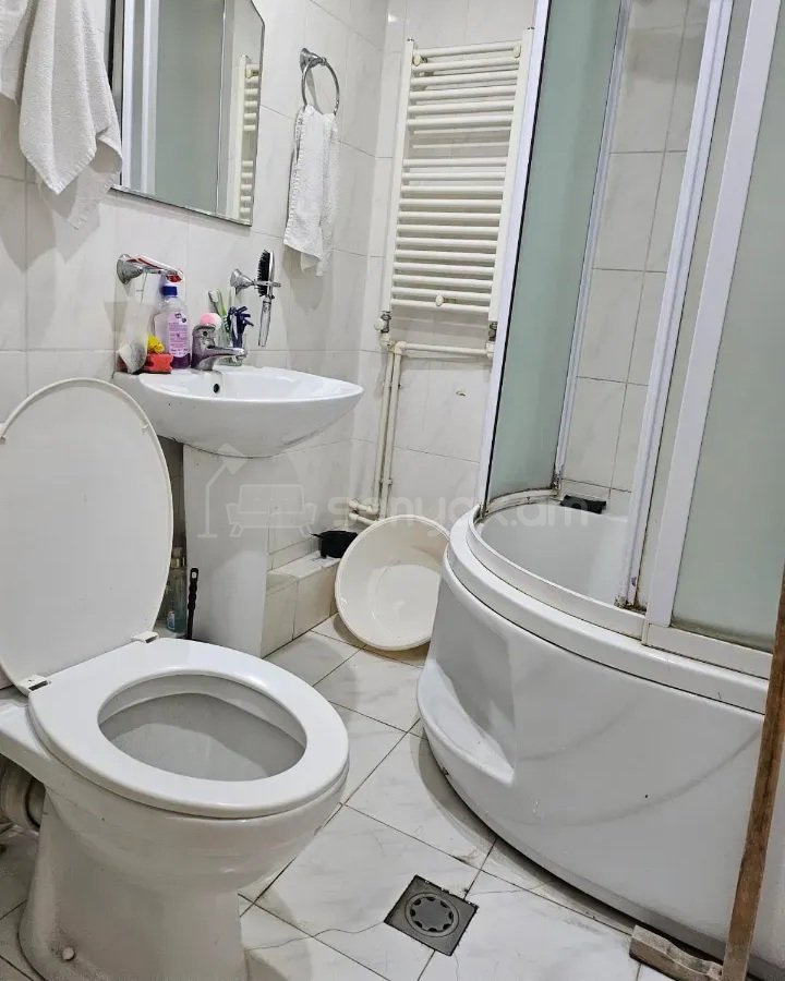 1 Սենյականոց Բնակարան Քարե Շենքում, 38քմ, 5/5 հարկ, Կապիտալ Վերանորոգված, Կահավորված