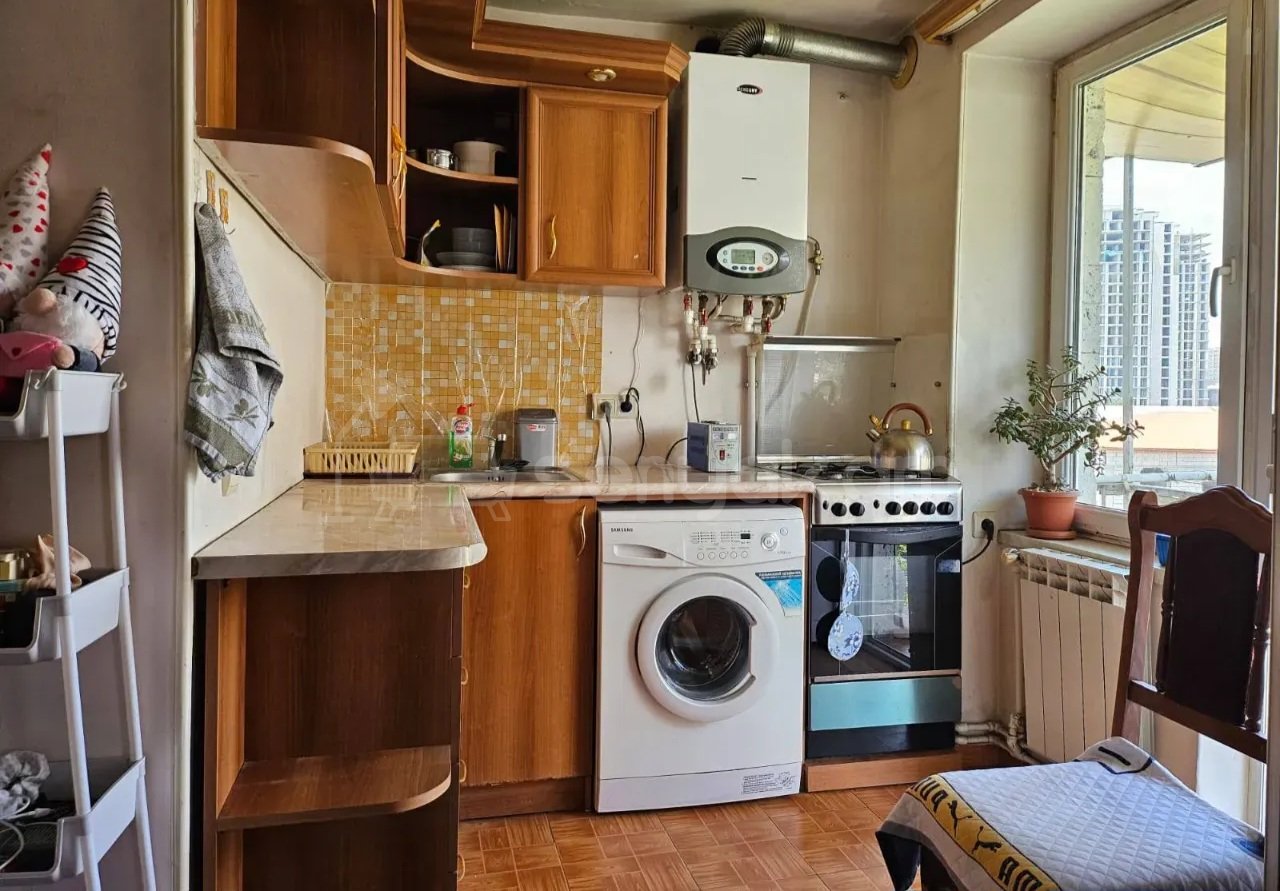 1 Սենյականոց Բնակարան Քարե Շենքում, 38քմ, 5/5 հարկ, Կապիտալ Վերանորոգված, Կահավորված