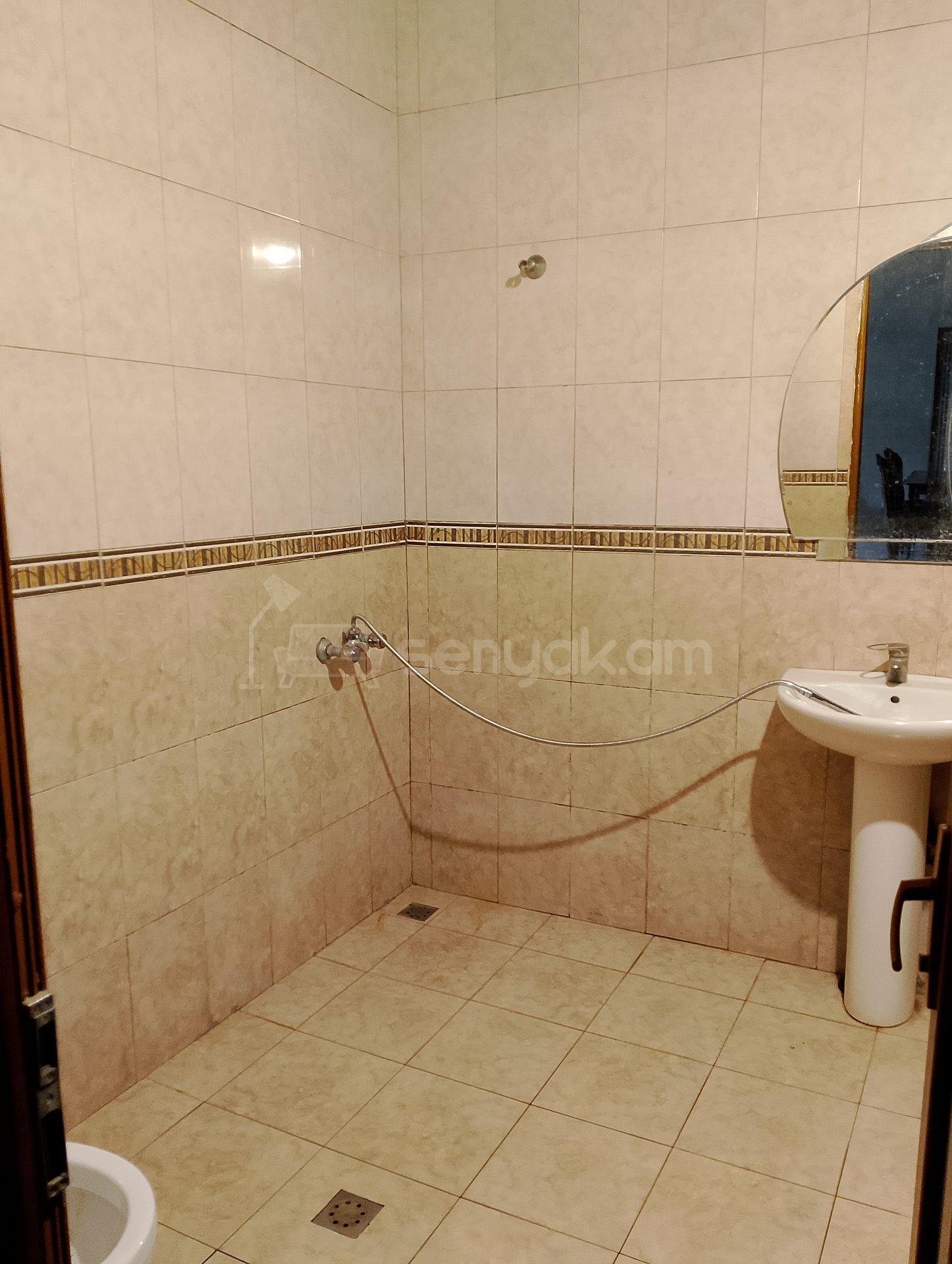 4 Սենյականոց Սեփական Տուն, 120քմ, Կոսմետիկ Վերանորոգված, Ավտոտնակով