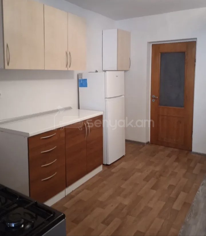 3 Սենյականոց Բնակարան Քարե Շենքում, 62քմ, 1/1 հարկ, Նորմալ Վիճակում, Կահավորված