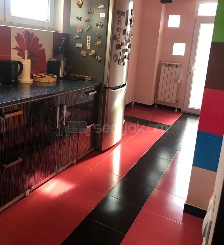 3 Սենյականոց Բնակարան Քարե Շենքում, 78քմ, 4/9 հարկ, Կապիտալ Վերանորոգված, Կահավորված