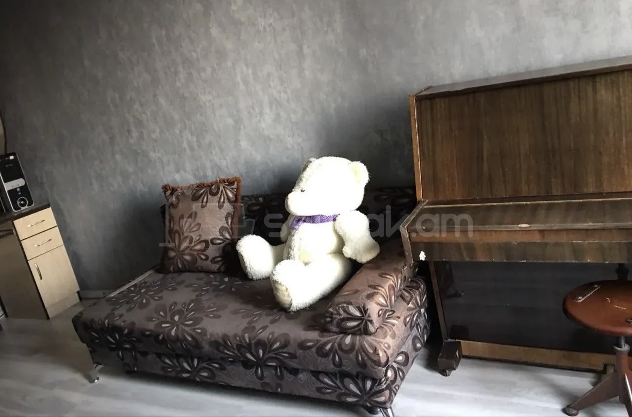 1 Սենյականոց Բնակարան Քարե Շենքում, 35քմ, 3/5 հարկ, Նորմալ Վիճակում, Կահավորված