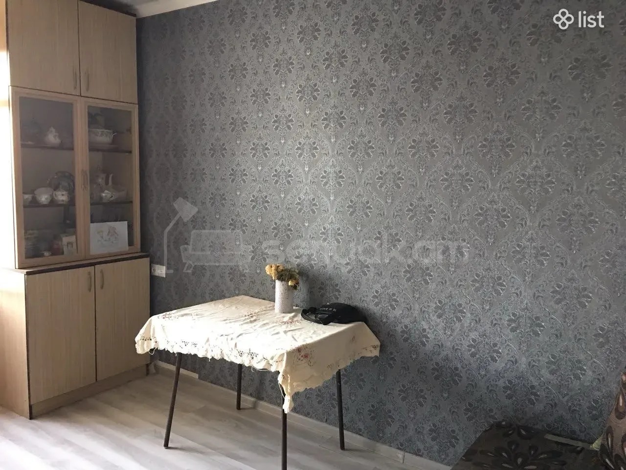 1 Սենյականոց Բնակարան Քարե Շենքում, 35քմ, 3/5 հարկ, Նորմալ Վիճակում, Կահավորված