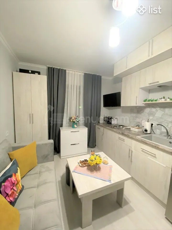 1 Սենյականոց Բնակարան Քարե Շենքում, 36քմ, 3/5 հարկ, Նորմալ Վիճակում, Կահավորված