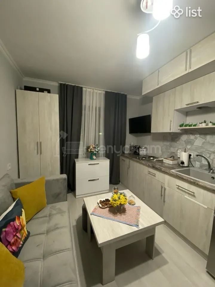 1 Սենյականոց Բնակարան Քարե Շենքում, 36քմ, 3/5 հարկ, Նորմալ Վիճակում, Կահավորված