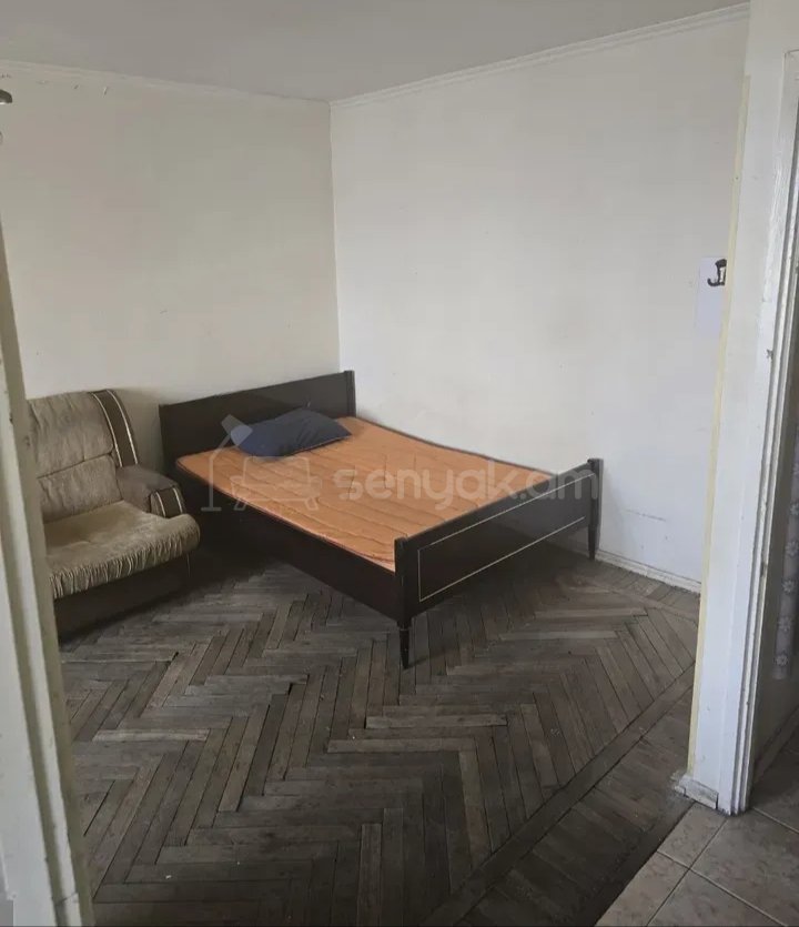 1 Սենյականոց Բնակարան Քարե Շենքում, 30քմ, 2/4 հարկ, Նորմալ Վիճակում, Կահավորված